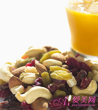 果冻无脂肪可多吃?女性常犯的8大零食误区