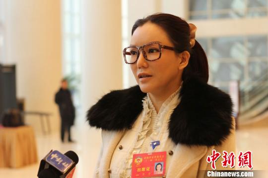 彭丹接受中新社记者专访。　张道正　摄