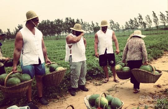 图：“西瓜大妈”惊呆了现场所有人。