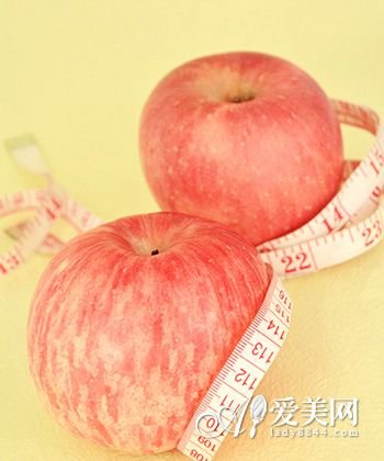  揭秘苹果的4大美容功效 秋天吃苹果注意3点 