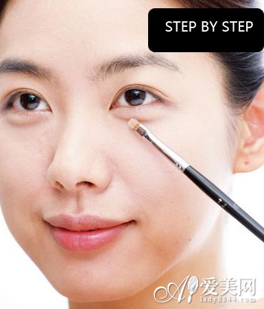  泪袋贴10秒整形 卧蚕眼妆上妆技巧 