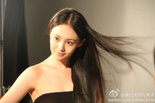 郑爽关注度持续升温 整容后女神形象尽显
