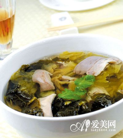 女性养生:秋冬爱掉头发 8个食疗方防脱发 老是头发掉? 8个食疗方 让你远离脱发困扰