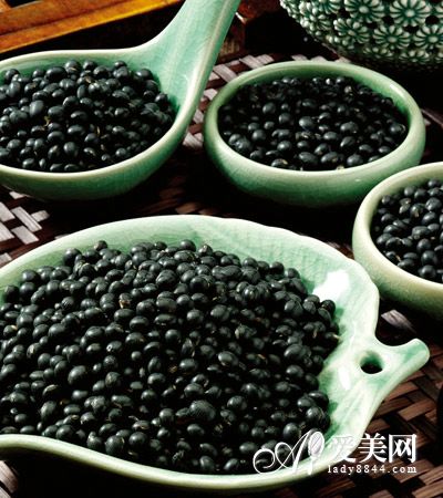 女性养生:秋冬爱掉头发 8个食疗方防脱发 老是头发掉? 8个食疗方 让你远离脱发困扰
