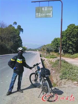 15岁少年骑行15天回老家过年(组图)