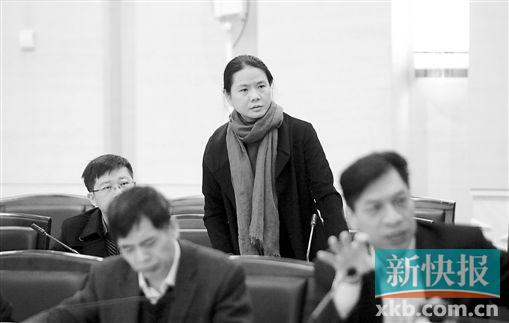 昨日,省财政厅副厅长叶梅芬昨日两度被代表留住追问财政预算。新快报记者孙毅/摄