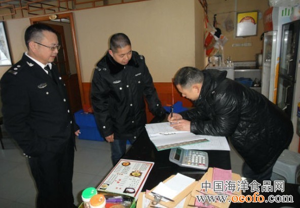 开展市场和涉鱼餐馆禁渔突击检查