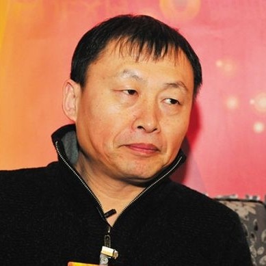 王名
    全国政协委员、清华大学教授
    ★　我支持年轻人离开北上广这样的超大城市。我现在在北京就觉得很累，大量的时间消耗在坐地铁上和路上，留下属于自己的悠闲时间非常有限，所以就近原则非常重要，另外就是要考虑舒适度。对于年轻人来说，首先，职业选择很重要，选择一种职业或者一种挣钱方式，也在选择一个城市、选择一种生活方式。我希望年轻人在选择职业的同时要考虑到社会问题、文化问题、家庭问题等因素，我不太主张毕业后离家很远或者离父母很远。
    