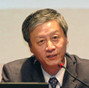 钟秉林
全国政协委员、北京师范大学原校长
★ 大学生就业需要政府、企业、学校三方共担责任。政府要通过努力发展经济、调整产业结构,尤其是支持高新技术产业,提高产业水平,使高等院校的人才培养和社会的人才使用衔接好。企业应将职工教育培训变为企业应承担的义务。学校的责任主要是两方面,一是改善教学质量,提高学生的竞争力,二是做好就业创业指导工作。