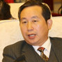 李建保
全国人大代表、海南大学校长
★ 用3年到5年时间,建一批国家级大学生就业高技能培训基地,既促进大学生就业,又对实现产业强国有利。同时,从政策上引导鼓励大学毕业生走向中西部、走向欠发达地区、走向农村,走向国家最需要的地方。对符合条件的大学生给予一定的生活津贴、项目经费,优先分配廉租房,还要持续关注他们,为其提供上升空间和通道。