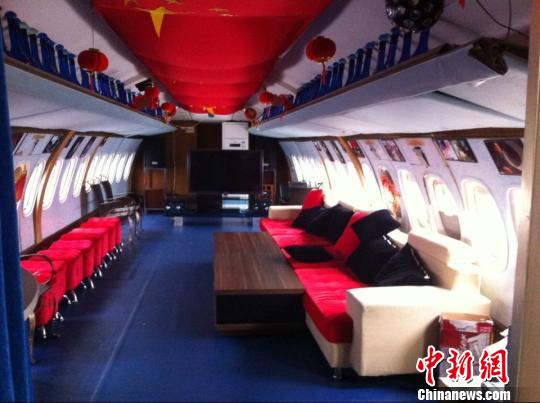 图为改装过的“主席专机”机舱 冒韪 摄 data-cke-saved-src="/uploads/allimg/140319/0UQ342S-2.jpg" src="/uploads/allimg/140319/0UQ342S-2.jpg"