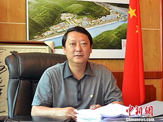 图为丹巴县县长刘宾(资料图片)。 刘忠俊 摄 data-cke-saved-src="/uploads/allimg/140326/0ZS1HM-0.jpg" src="/uploads/allimg/140326/0ZS1HM-0.jpg"