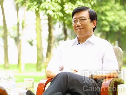 媒体称李春城被带走前试图抠出手机卡毁掉关系网