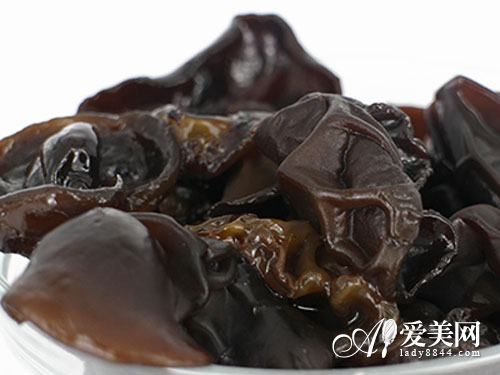  春夏润肤先润肺! 多吃10种食物 润肺补水 