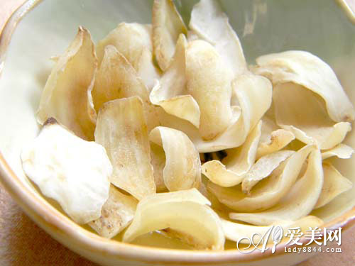  春夏润肤先润肺! 多吃10种食物 润肺补水 