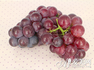  颜色不同营养不同 选对葡萄才能吃对营养！ 