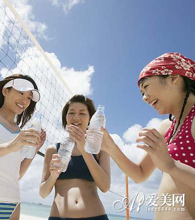  小心晒出皮肤癌! 海边游玩9个健康贴士 