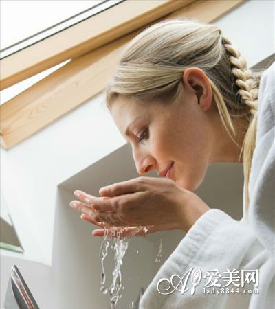  小心晒出皮肤癌! 海边游玩9个健康贴士 