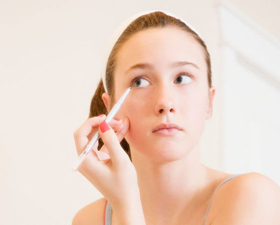 眼线笔or眼线液 哪一款更适合你？