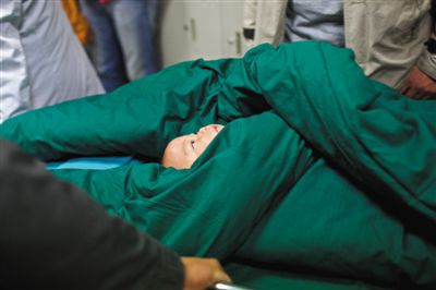 推出手术室的子宣。