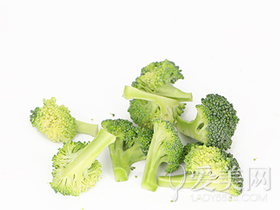  花生能排肠毒！推荐15种高效排毒食物 