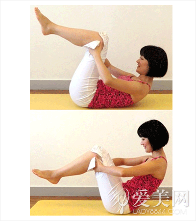 慢慢地在利用滚动的作用力直起上半身