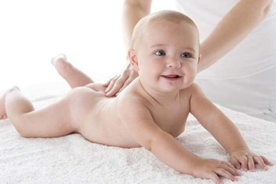 婴儿抚触 父亲角色不能缺