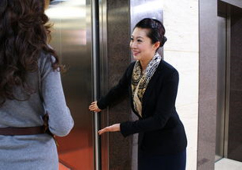 怎样乘坐电梯才能最舒适最安全？