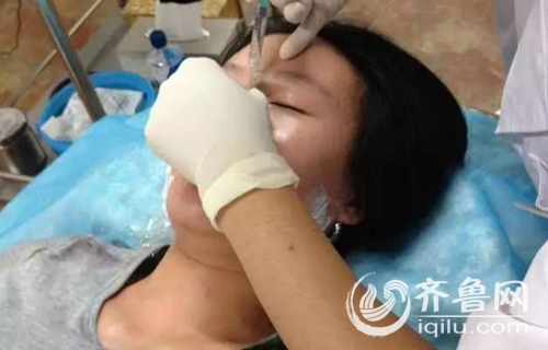 医院为孟女士手术（视频截图）