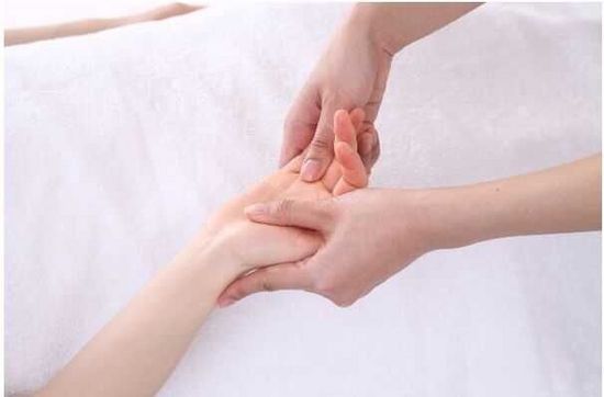 圆珠笔手部按摩法促进血液循环 有助于减肥