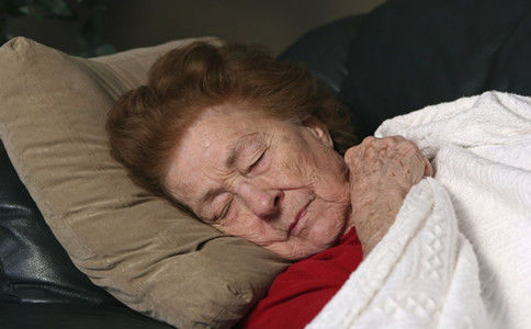 老年人午睡的好处 老年人午睡的禁忌 老年人午睡睡多久好