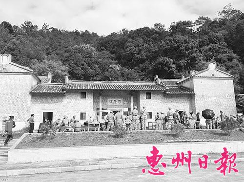  近年来，中洞村发展红色旅游，越来越多人来到这个小村落。