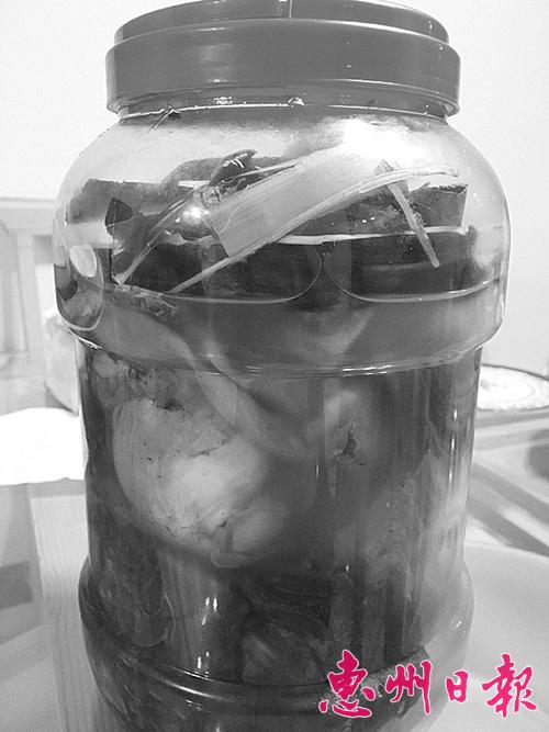  酸酸甜甜的蔗皮酸菜。