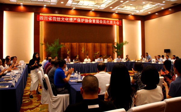 四川省传统文化遗产保护协会在蓉成立 王小灵当选会长,(图1) 四川省传统文化遗产保护协会在蓉成立 王小灵当选会长,(图1)
