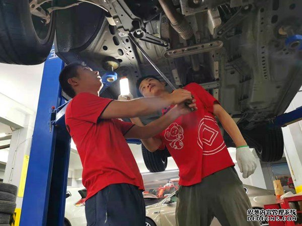 战酷暑抗疫情,泸州启优汽车为车主送“清凉一夏”(图4) 战酷暑抗疫情,泸州启优汽车为车主送“清凉一夏”(图4)