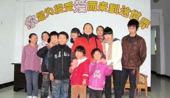 55岁女医生注册“爱之家” 14年收养60余名孩子