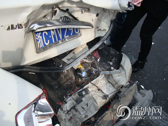 后备箱被撞损 data-cke-saved-src="/uploads/allimg/131001/0J050F63-1.jpg" src="/uploads/allimg/131001/0J050F63-1.jpg"